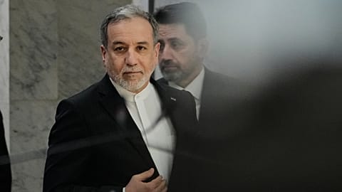 عراقجي يحذّر: "لا مفاوضات مع واشنطن طالما استمرت التهديدات"