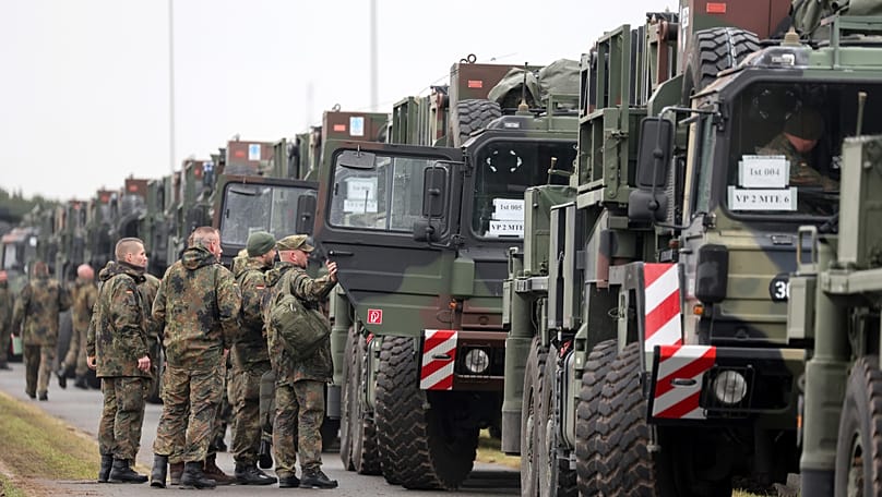 Grupa Rakiet Obrony Powietrznej rozpoczęła przerzut pierwszych dwóch z trzech zadeklarowanych niemieckich dywizjonów rakiet obrony powietrznej Patriot z Niemiec do Polski. 