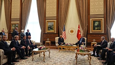 Trump e Erdogan e le rispettive delegazioni ad Ankara per un bilaterale in occasione del summit annuale della NATO