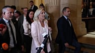 La dirigeante d'extrême droite Marine Le Pen quitte la salle d'audience après le verdict de son procès en appel, à Paris (France), le mardi 7 juillet 2026. 