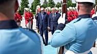 الرئيس الأمريكي دونالد ترامب ونظيره التركي رجب طيب أردوغان خلال مراسم الاستقبال الرسمية في المجمع الرئاسي بالعاصمة التركية أنقرة، في 7 تموز/يوليو 2026.