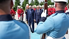 الرئيس الأمريكي دونالد ترامب ونظيره التركي رجب طيب أردوغان خلال مراسم الاستقبال الرسمية في المجمع الرئاسي بالعاصمة التركية أنقرة، في 7 تموز/يوليو 2026.