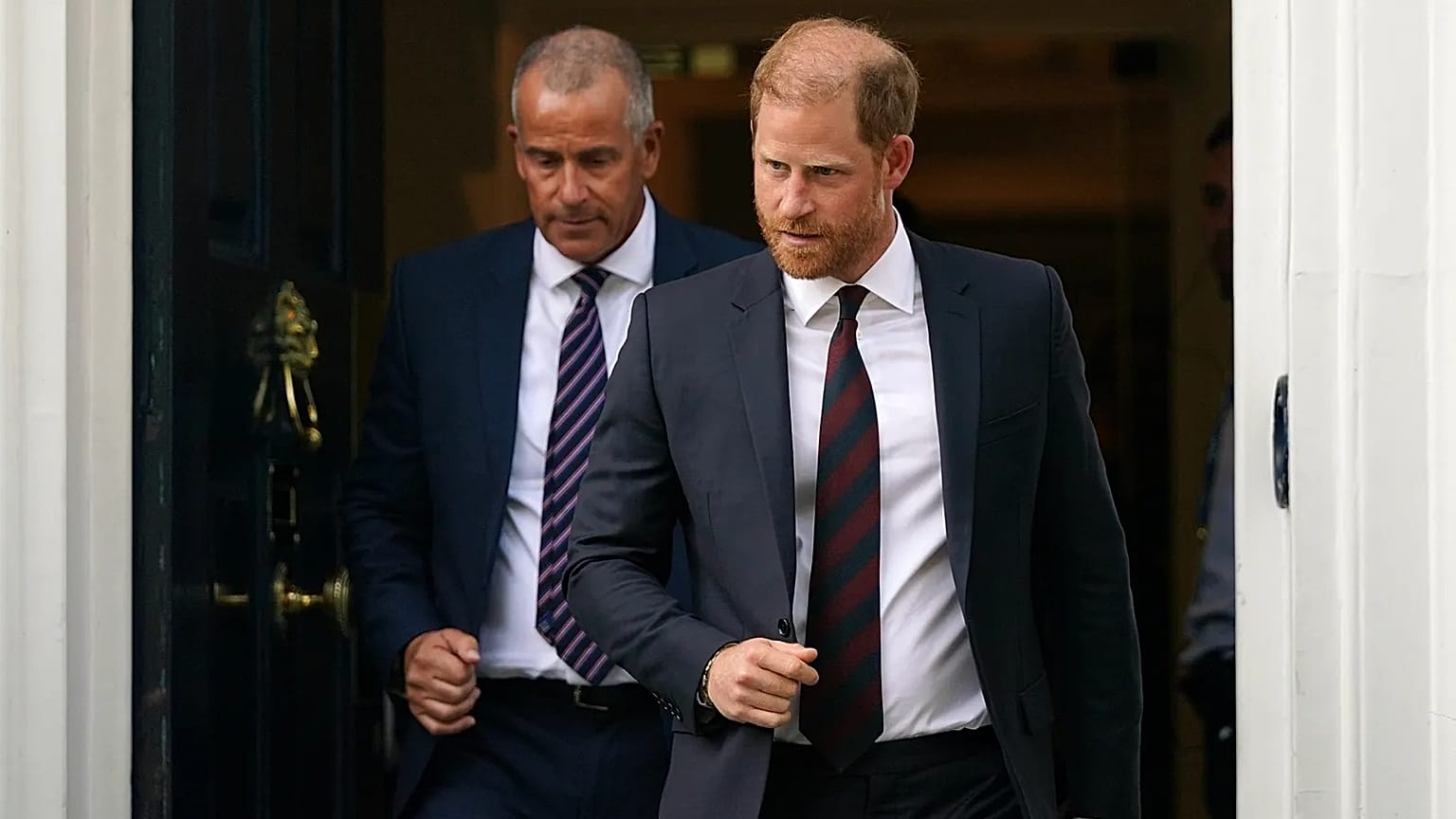 Príncipe Harry deixa o Chatham House durante uma visita ao Reino Unido para várias ações de caridade em Londres, terça-feira, 7 de julho de 2026