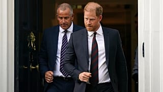 Príncipe Harry deixa o Chatham House durante uma visita ao Reino Unido para várias ações de caridade em Londres, terça-feira, 7 de julho de 2026