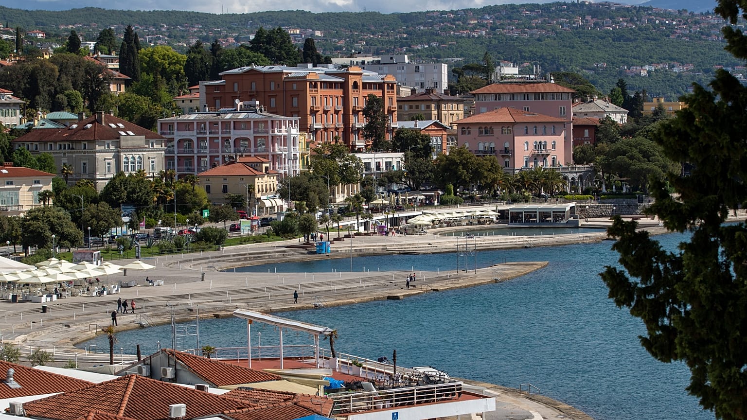 Veduta generale del lungomare e degli hotel a Opatija, in Croazia, sabato 15 maggio 2021.