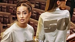 Marina Rivers en el Congreso para la campaña de la marca de ropa del Gobierno Dmocracia.