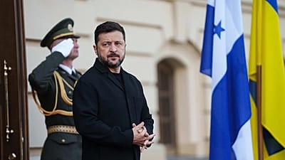 Der ukrainische Präsident Wolodymyr Selenskyj steht im Fokus im Skandal um die Umbenennung einer Militäreinheit.