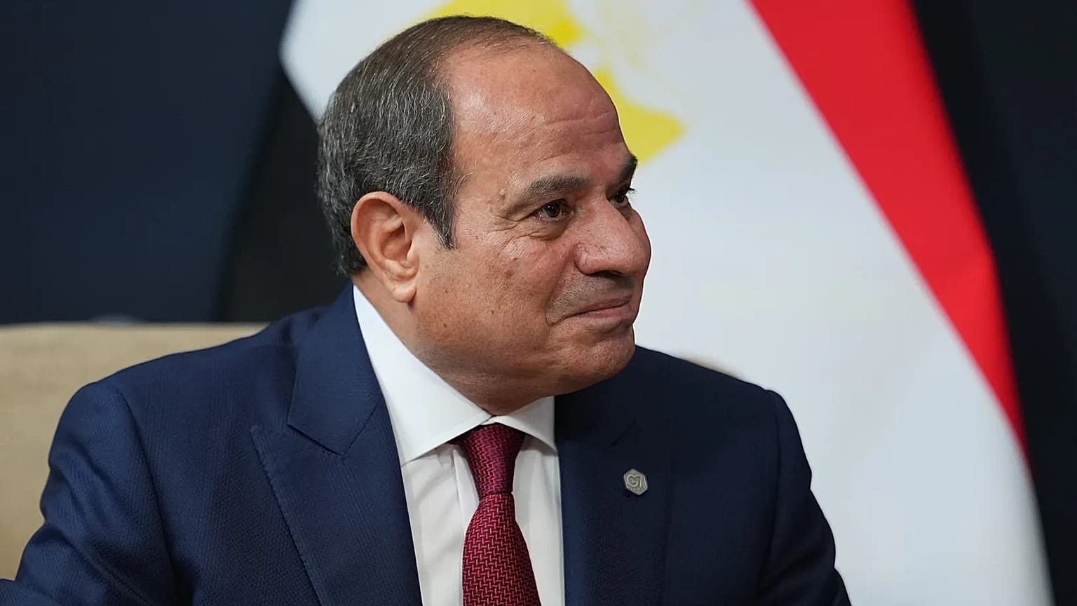 الرئيس المصري عبد الفتاح السيسي يلتقي الرئيس الأميركي دونالد ترامب على هامش قمة مجموعة السبع، الأربعاء 17 يونيو/حزيران 2026، في إيفيان ليه بان، فرنسا.
