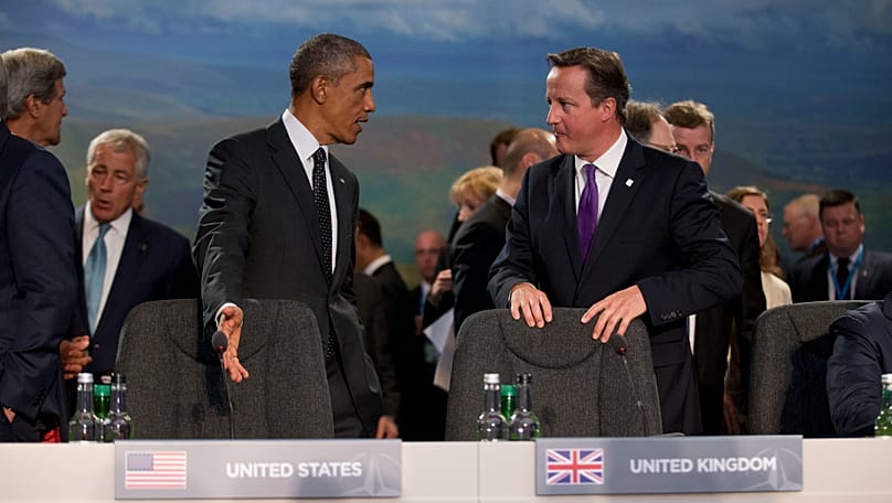 Barack Obama amerikai elnök és David Cameron brit miniszterelnök a NATO 2014-es csúcstalálkozóján Walesben