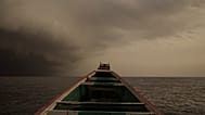Esta imagen muestra la proa de una piragua, un típico bote pesquero senegalés que también utilizan los inmigrantes con destino a Europa