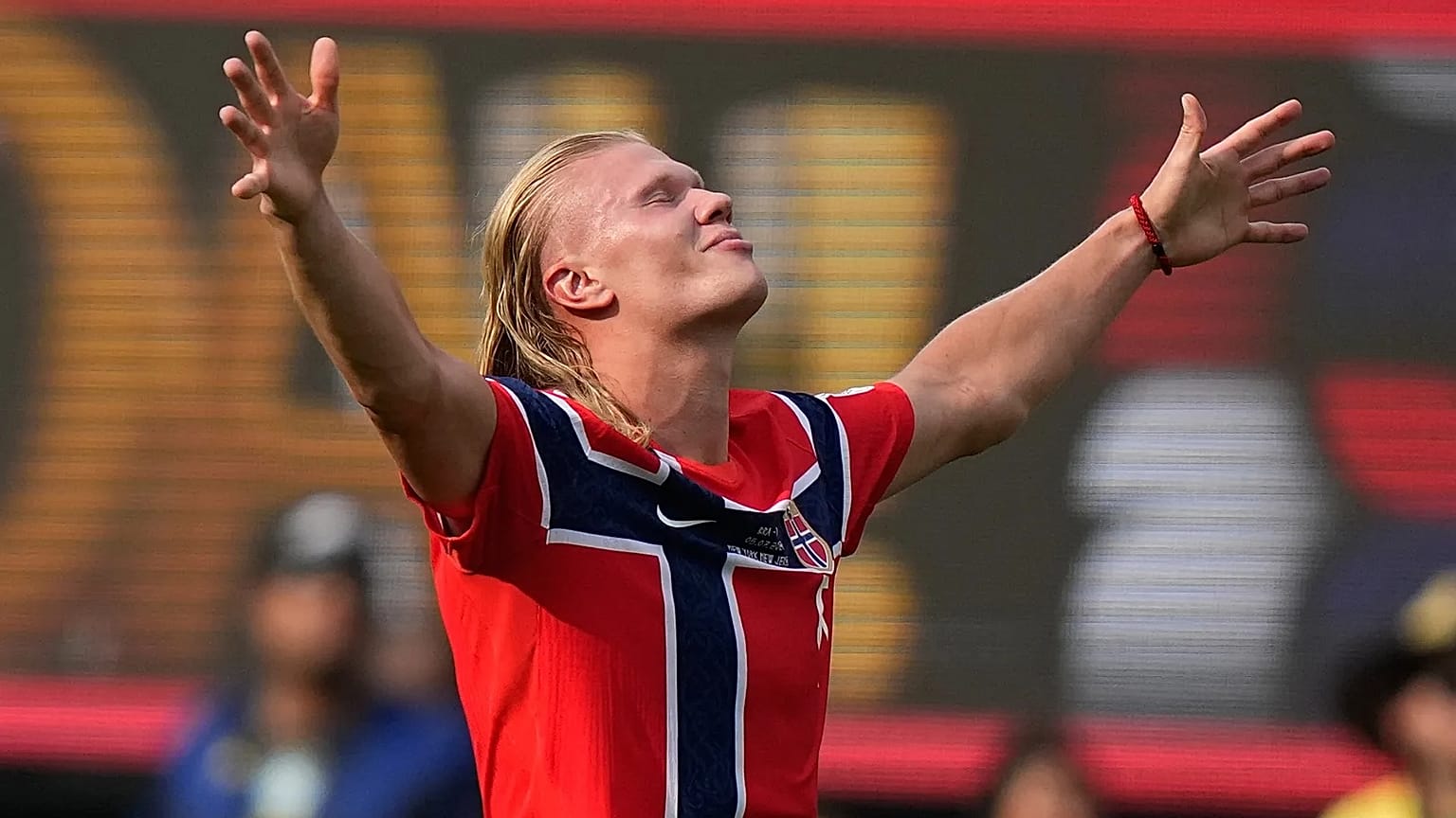 ARŞİV - Norveçli Erling Haaland, 5 Temmuz 2026'da New Jersey'de oynanan Dünya Kupası son 16 turunda Brezilya'ya karşı takımının ikinci golünü kutluyor.