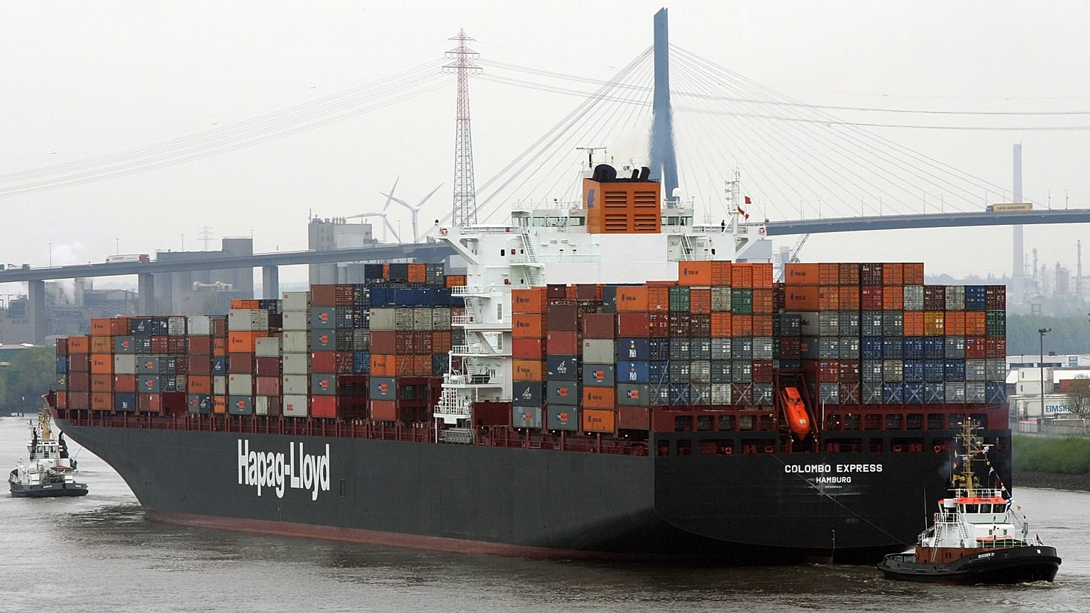 Ein Containerschiff im Hafen von Hamburg - ARCHIV