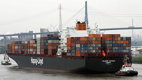 Ein Containerschiff im Hafen von Hamburg - ARCHIV