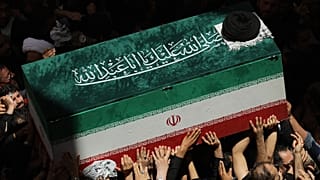 Iran : le cercueil d'Ali Khamenei en Irak, la guerre reprend avec les USA