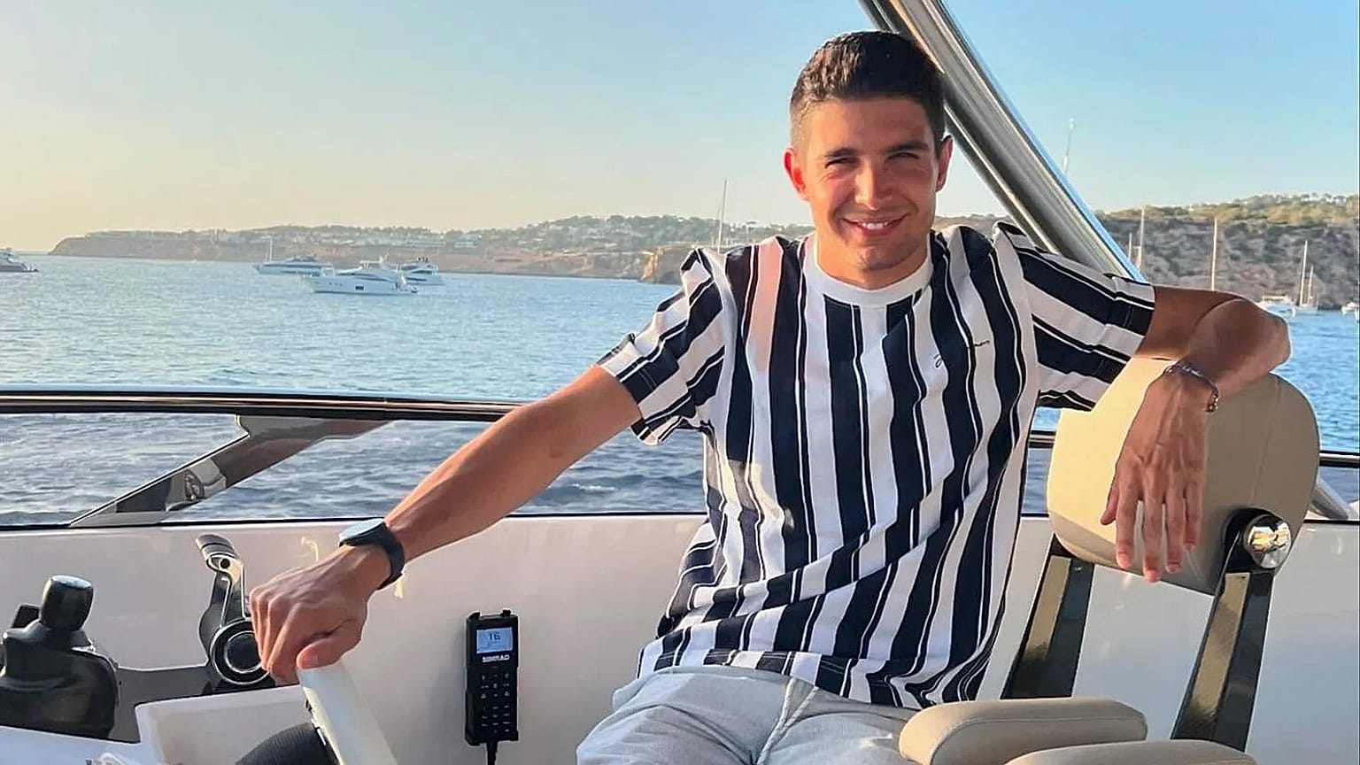 Esteban Ocon, az F1-es pilóta, élvezi a 2024-es nyári szünetet.