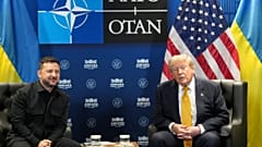  الرئيس الأمريكي دونالد ترامب يلتقي بالرئيس الأوكراني فولوديمير زيلينسكي على هامش قمة حلف الناتو في أنقرة بتركيا، يوم الأربعاء، 8 يوليو/تموز 2026. (صورة من أسوشيتد برس/ألي