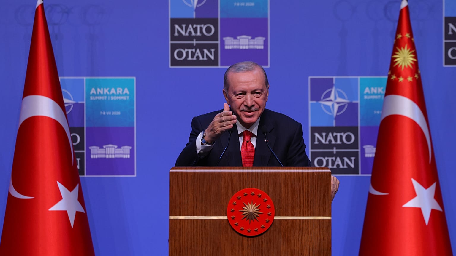 Ο Ερντογάν στη συνέντευξη Τύπου μετά τη σύνοδο του ΝΑΤΟ στην Άγκυρα