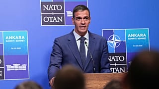 El presidente del Gobierno español, Pedro Sánchez, interviene durante una rueda de prensa en la cumbre de la OTAN celebrada en Ankara, Turquía, el 8 de julio de 2026.