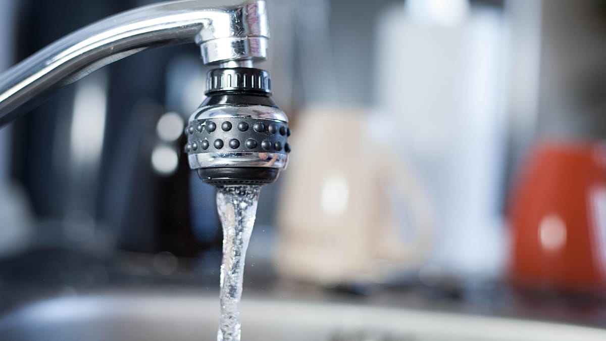 Población indignada y municipio en alerta: en tierra de mar, falta agua en los grifos
