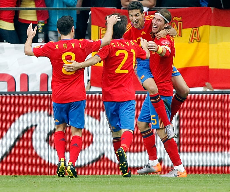 Xavi, Silva, Ramos y Navas celebrando un gol en el partido contra Corea del Sur.