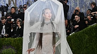 Lisa arrive au gala du Costume Institute du Metropolitan Museum of Art célébrant l'ouverture de l'exposition « Costume Art » le 4 mai 2026 à New York.