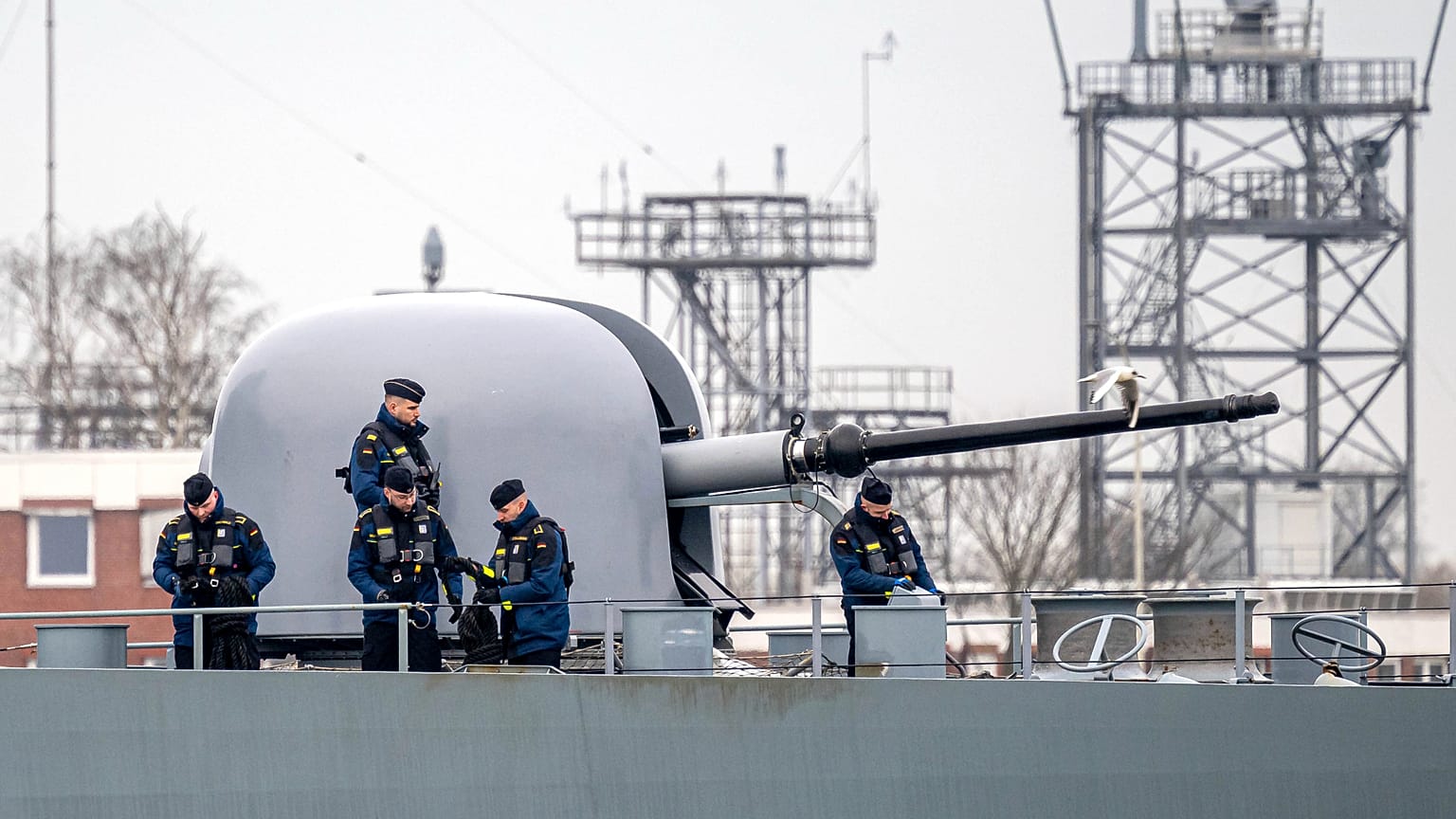 Die Bundeswehr soll neue Fregatten bekommen - im Archivbild: Fregatte "Hessen" verlässt Wilhelmshaven