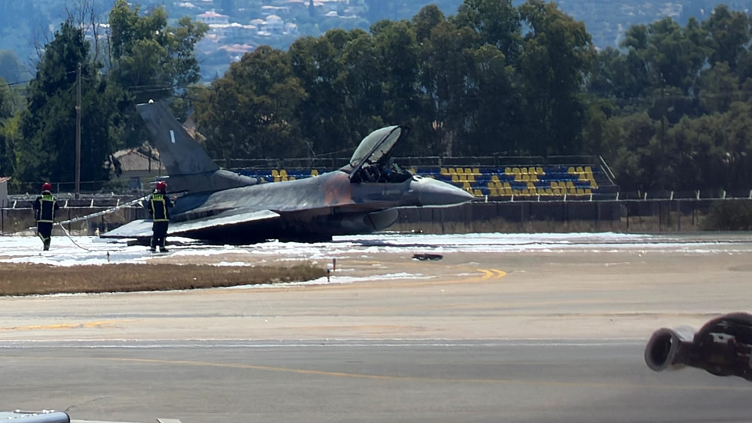 Το F-16 στο αεροδρόμιο της Ζακύνθου
