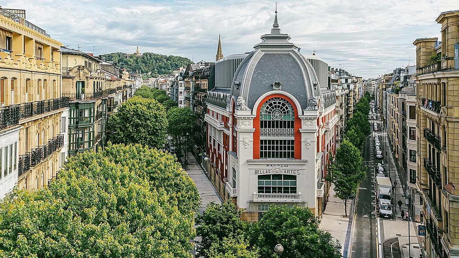 أحد أقدم دور السينما في إسبانيا حُوّل إلى فندق "Hotel Palacio Bellas Artes San Sebastián"