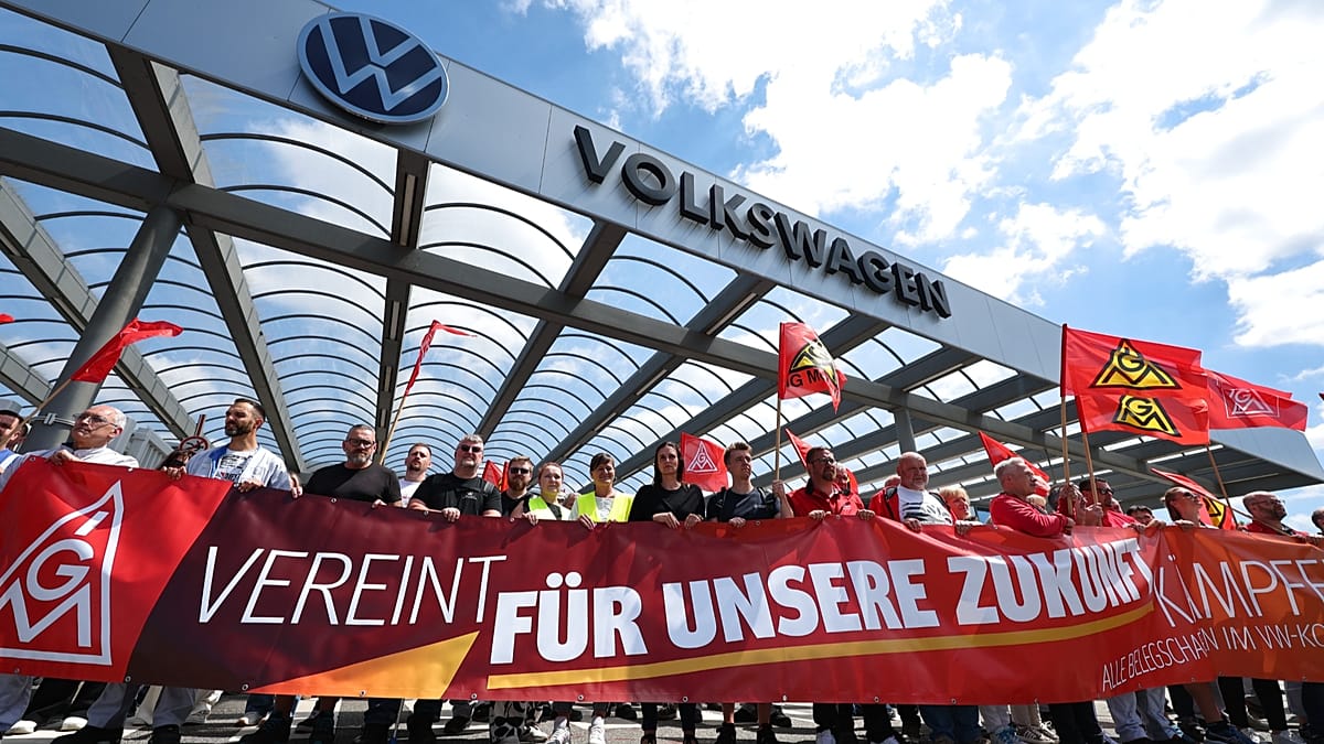Volkswagen risks 'major conflict' with staff over cost-cutting drive, union warns
