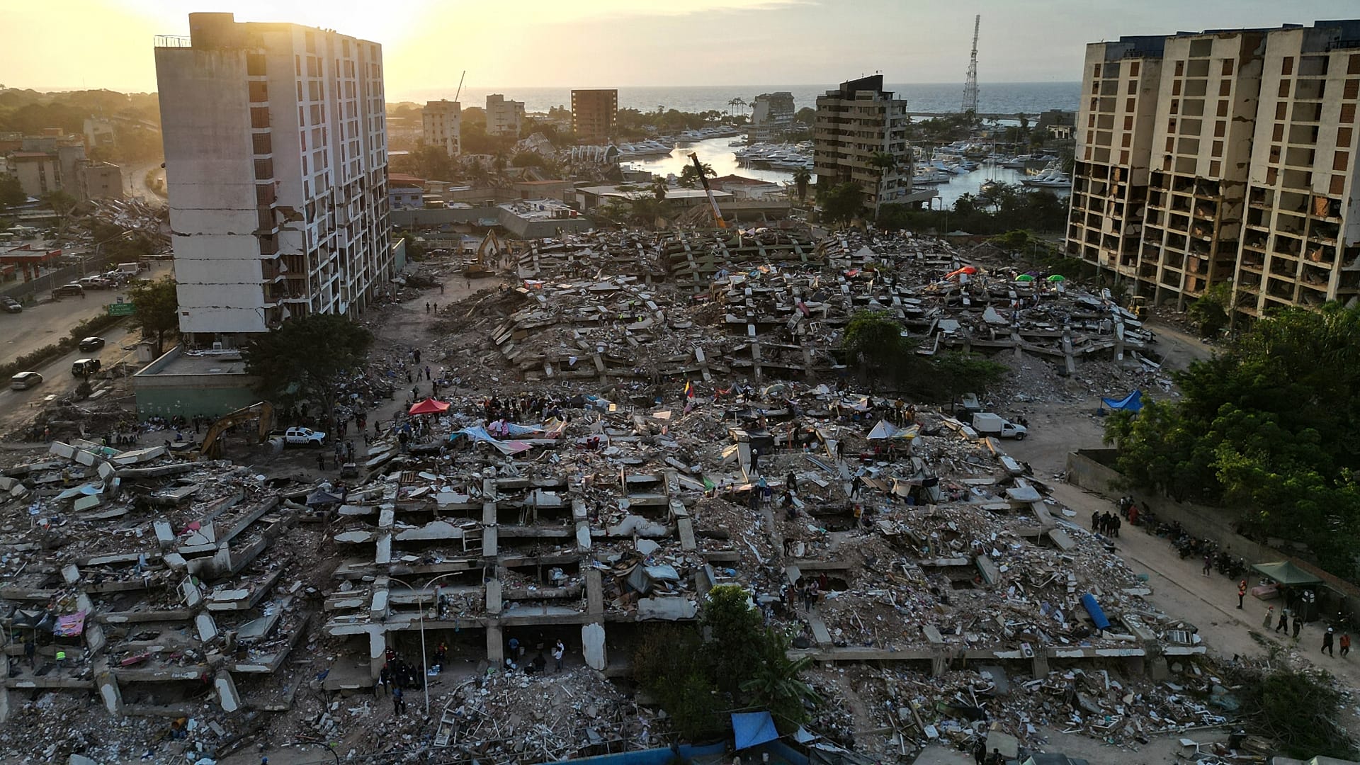 El martes 7 de julio de 2026 se observan los daños causados por los terremotos en La Guaira, Venezuela. 