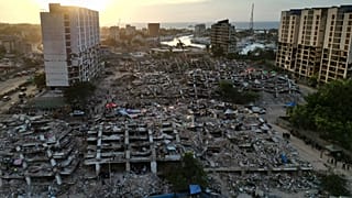 El martes 7 de julio de 2026 se observan los daños causados por los terremotos en La Guaira, Venezuela. 