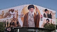 بیلبورد حاوی تصاویر علی خامنه‌ای در تهران