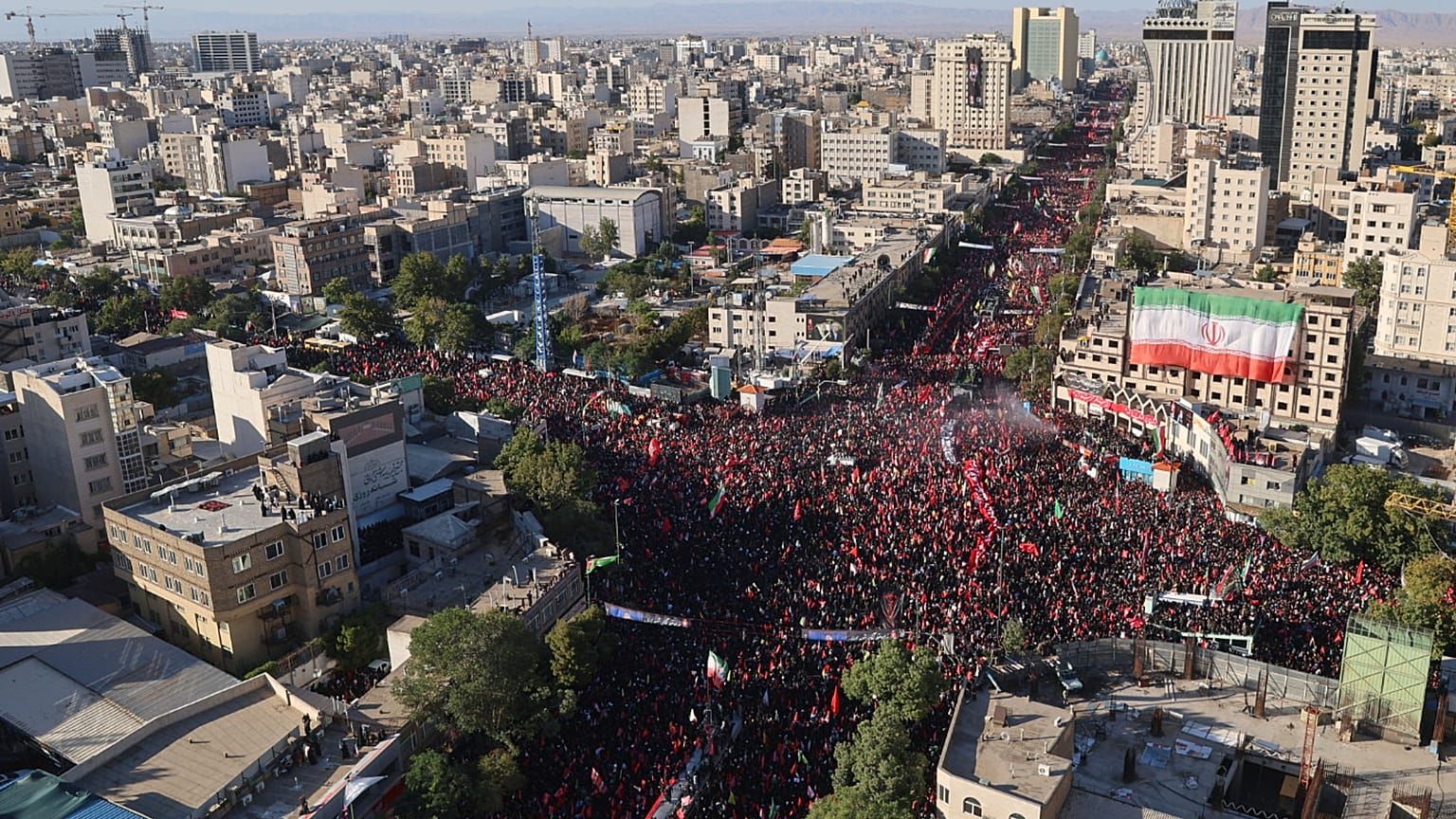 تشييع علي خامنئي في مشهد