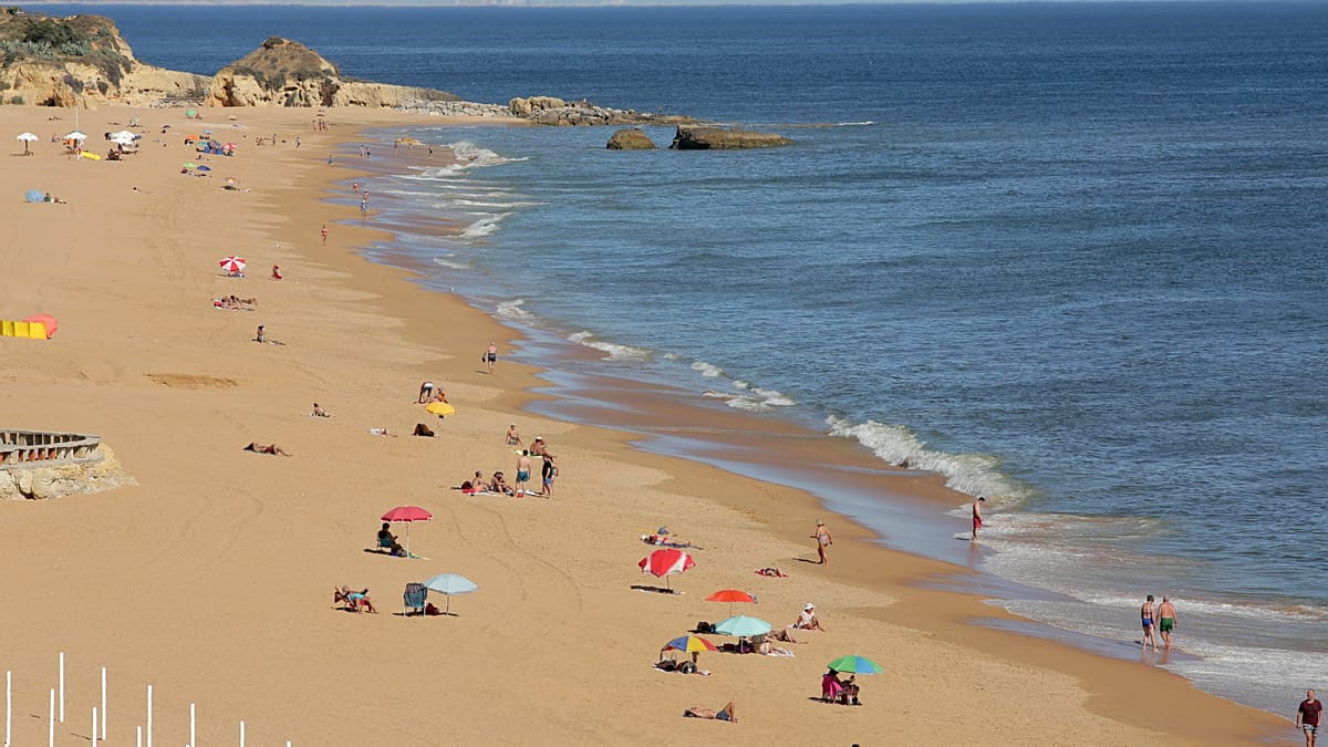 Mar frente a Faro alcanzó 26,1 °C durante dos olas de calor marinas