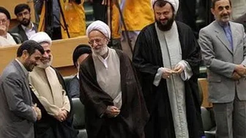 مصباح یزدی از مهم‌ترین حامیان فکری محمود احمدی‌نژاد در سال‌های آغاز ریاست‌جمهوری او بود 