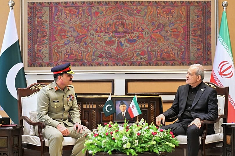 دیدار مسعود پزشکیان و عاصم منیر 