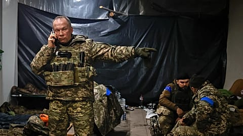 Der ukrainische Armeechef, Oberstgeneral Oleksandr Syrskyi, gibt in einem Schutzraum in Soledar in Donezk Anweisungen. Dort gibt es schwere Kämpfe gegen russische Truppen.