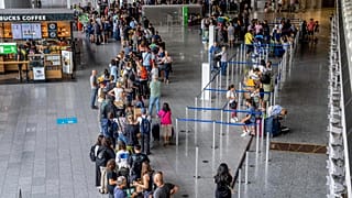 Airports and airlines have also joined the chorus of criticism, once again warning of the disruption caused by the Entry/Exit System (EES). 
