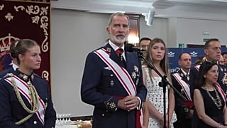 Felipe VI se vuelca con las víctimas y los afectados por el incendio de Almería.