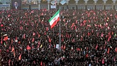  يشارك مشيعون في صلاة الجنازة التي أقيمت  للمرشد الأعلى الإيراني الراحل خامنئي مدينة قم الإيرانية، يوم الثلاثاء الموافق 7 يوليو 2026. 