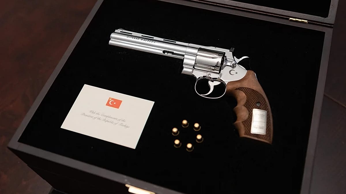 Was Erdoğan's gun gift a faux pas or an old-school diplomatic tradition?