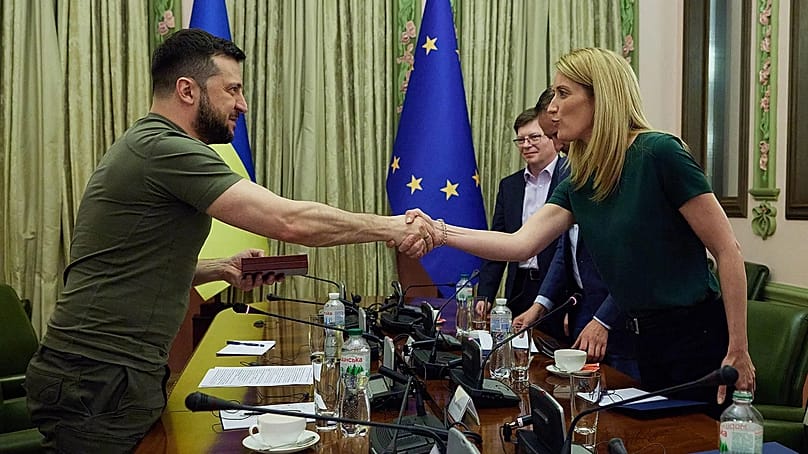 Metsola with Ukraine's President Volodymyr Zelenskyy in April 2022