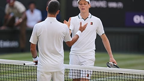 Sinner, yarı finalde Djokovic'i yendi ve yeniden Wimbledon finalinde.
