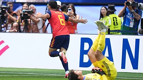 Merino célèbre le but qui envoie son équipe en demi-finales