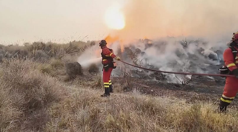 Los trabajos de extinción no pararon durante la noche con más de 500 efectivos desplegados, 10 de julio de 2026
