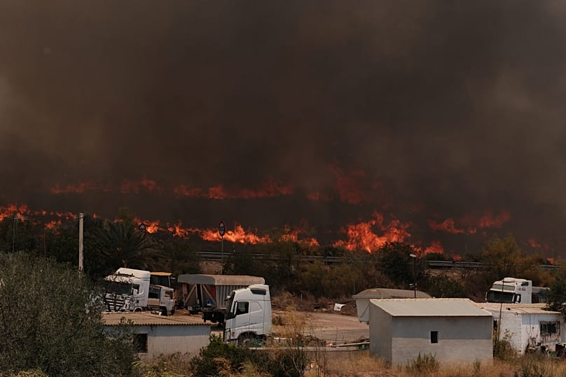 Imágenes del incendio avanzando en la provincia de Almería, 10 de julio de 2026