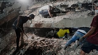 Volontari alla ricerca di sopravvissuti tra le macerie, Venezuela, 10 luglio 2026