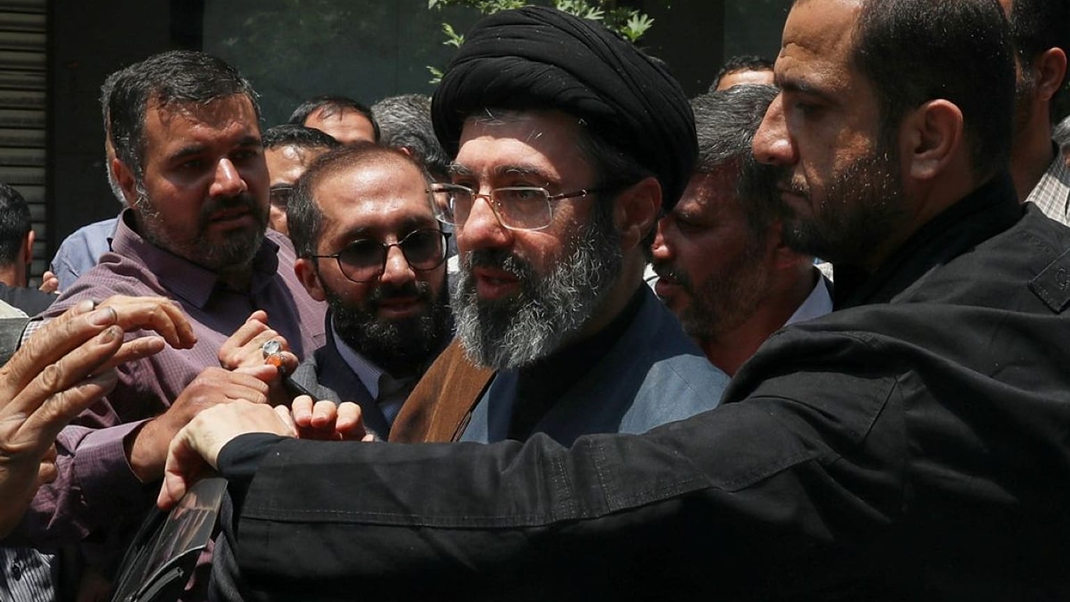 صورة أرشيفية للمرشد الإيراني الحالي مجتبى خامنئي يشارك في المسيرة السنوية بمناسبة "يوم القدس" في طهران، إيران، 31 مايو/أيار 2019. 