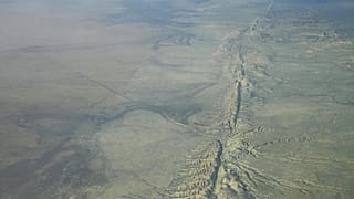 Carrizo Ovası'ndaki San Andreas fay bölgesinin havadan çekilmiş fotoğrafı. 