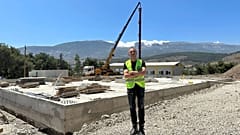 Haluk Levent, kurucusu olduğu sivil toplum kuruluşu Ahbap ile 6 Şubat depremlerinin etkili olduğu Hatay'da, 7 Temmuz 2023.